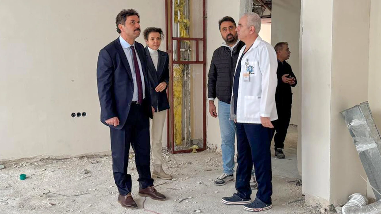 Rektör Yılmaz, Tıp Fakültesindeki yenileme çalışmalarını inceledi